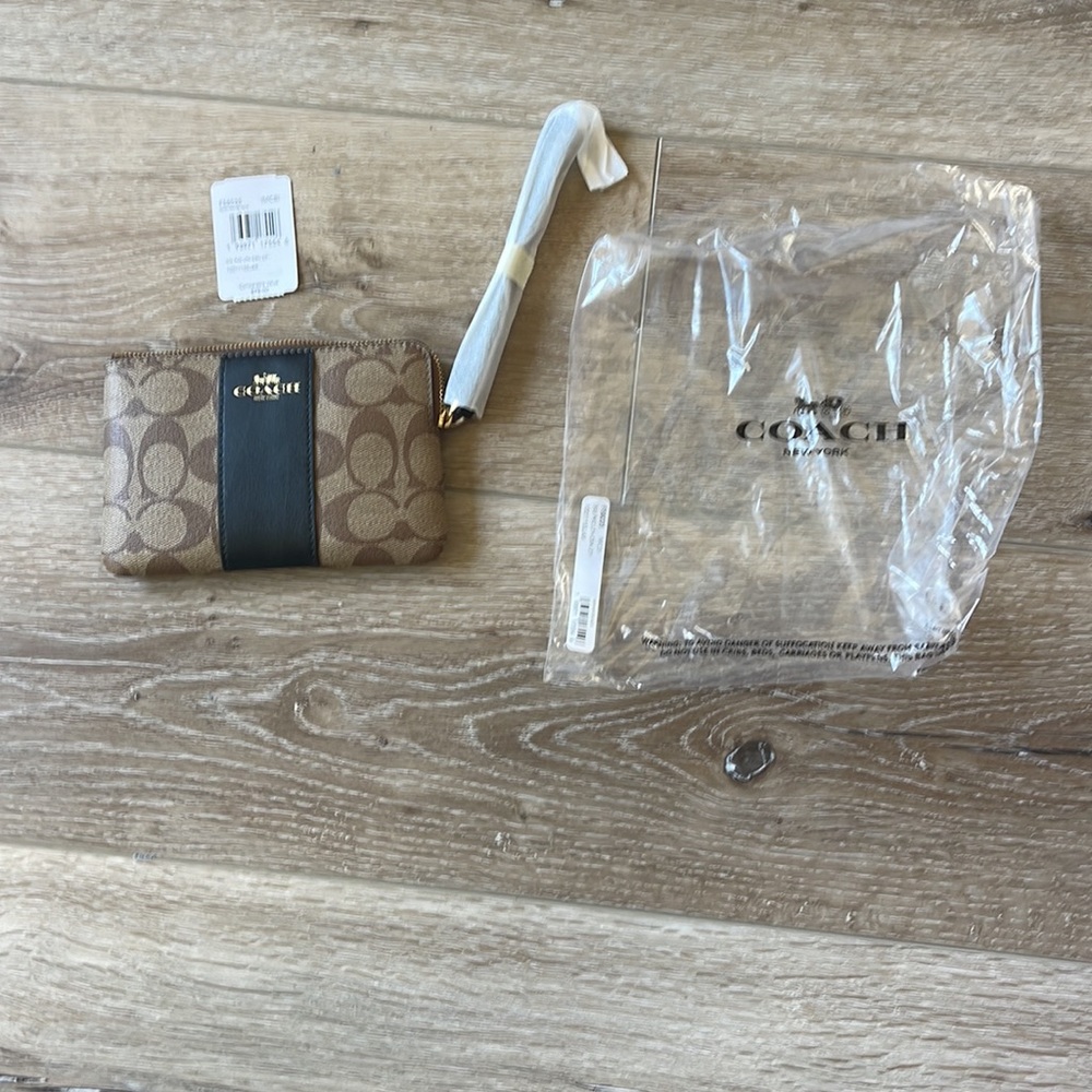NWT New! Coach Signature Corner Zip Wristlet Bag - Picture 3 of 5